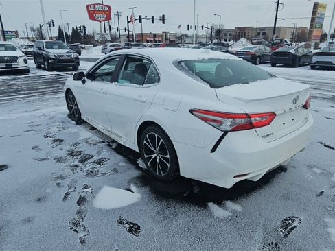 Used 2019 Toyota Camry SE image 5