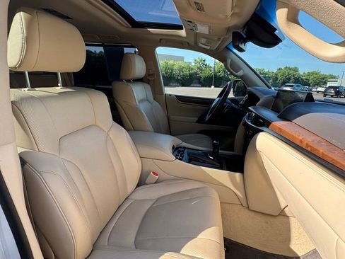 Used 2021 Lexus LX 570 4WD w/ Luxury Package image 10