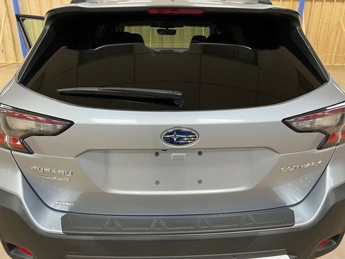 Used 2023 Subaru Outback Limited image 17