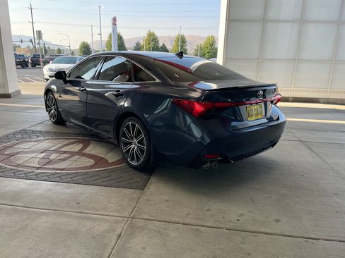 Used 2019 Toyota Avalon Touring w/ Advanced Safety Package FWD image 5