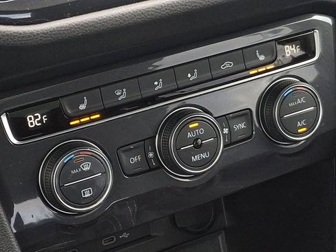 Used 2021 Volkswagen Tiguan SE w/ Panoramic Sunroof Package image 15