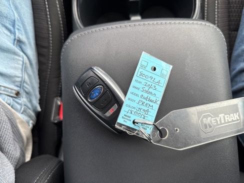 Used 2023 Subaru Outback Premium image 29