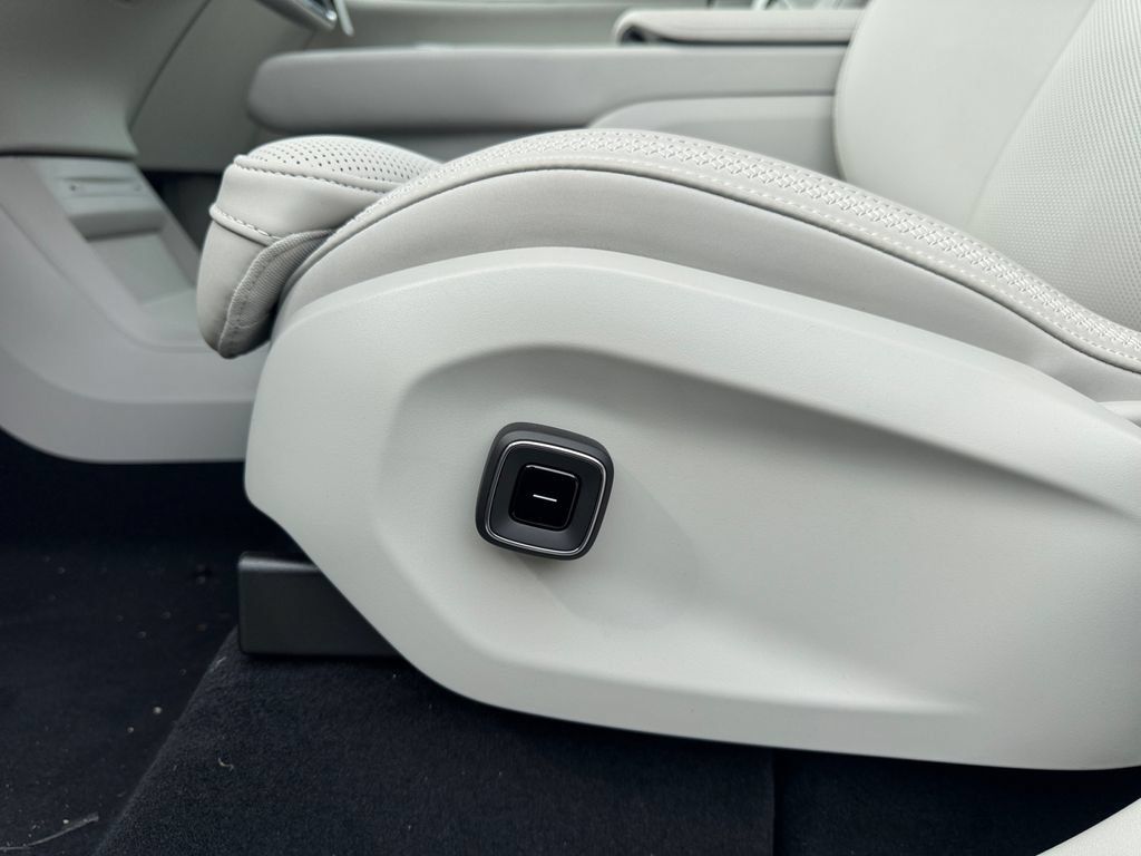 New 2026 Volvo EX90 Plus AWD/4WD image 12