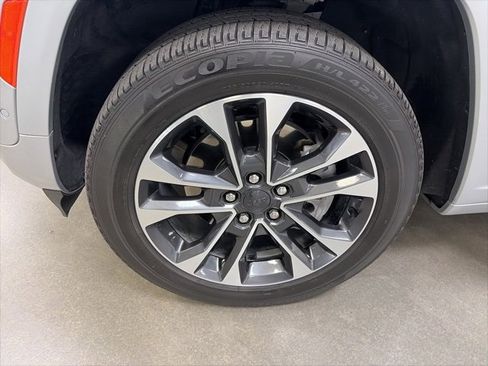 Used 2024 Jeep Grand Cherokee Overland w/ Advanced Protech Group III image 27