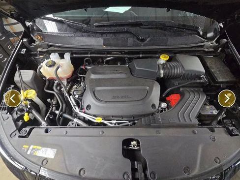 Used 2025 Chrysler Pacifica Limited w/ Trailer Tow Group FWD image 16