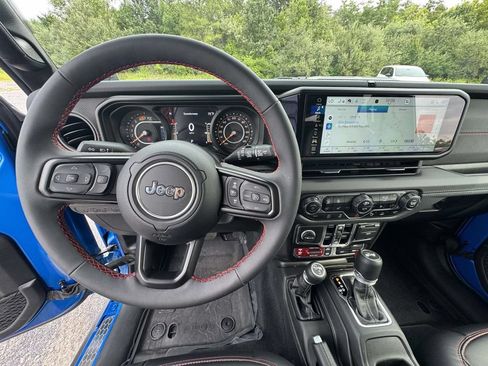 Used 2024 Jeep Wrangler Unlimited Rubicon AWD/4WD image 15