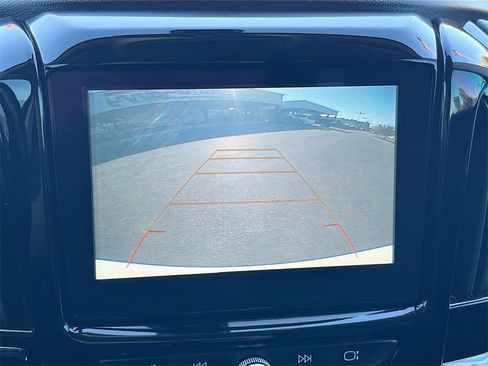 Used 2018 Chevrolet Traverse LT image 13