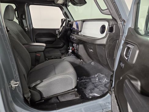 Certified 2025 Jeep Wrangler Willys image 32