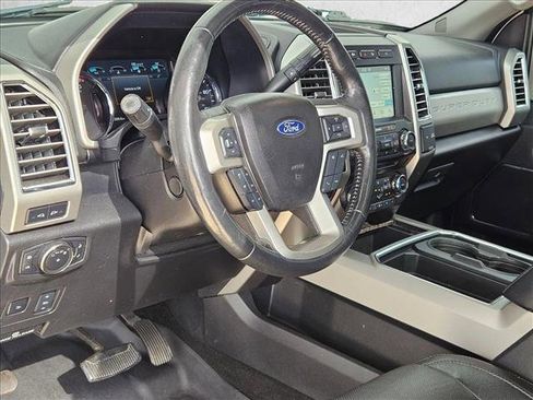 Used 2017 Ford F250 Lariat w/ Lariat Ultimate Package AWD/4WD image 9