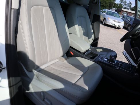 Used 2018 Audi Q5 Prestige w/ Prestige Package image 29