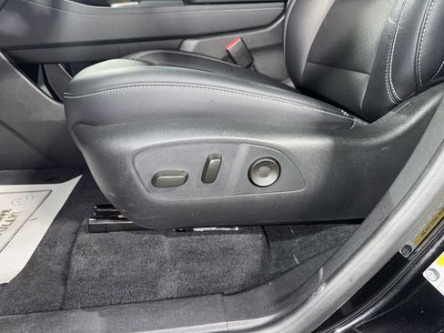 Used 2025 Chevrolet Traverse LT image 20