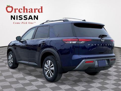 New 2026 Nissan Pathfinder SL image 3