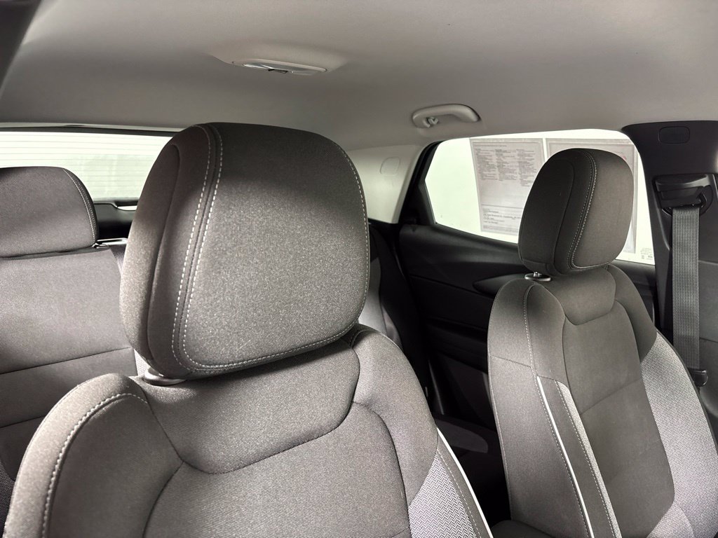 Used 2025 Chevrolet TrailBlazer LT FWD image 8