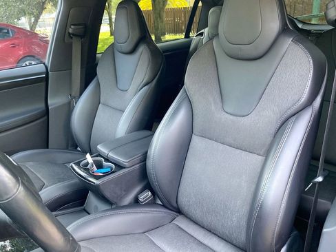 Used 2018 Tesla Model X 75D image 33