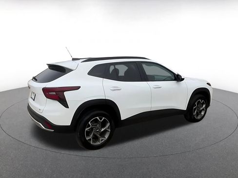 Used 2025 Chevrolet Trax LT image 14