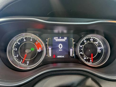 Used 2019 Jeep Cherokee Latitude Plus w/ Cold Weather Group AWD/4WD image 23