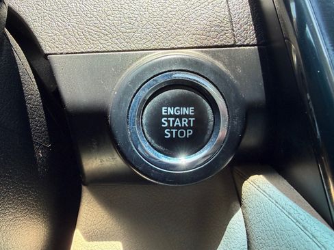 Used 2012 Toyota Camry XLE w/ Leather Pkg FWD image 26