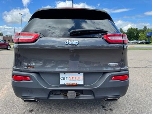 Used 2017 Jeep Cherokee Latitude w/ Cold Weather Group AWD/4WD image 6