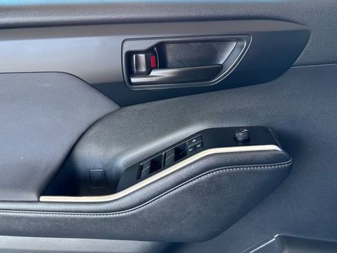 Used 2023 Toyota Highlander LE image 13