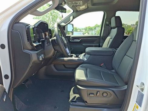New 2025 GMC Sierra 3500 SLT image 7