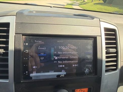 Used 2013 Nissan Frontier SV w/ SV Value Truck Pkg RWD image 11