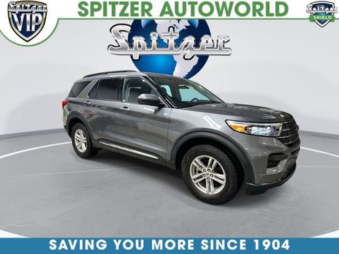 Used 2022 Ford Explorer XLT image 2
