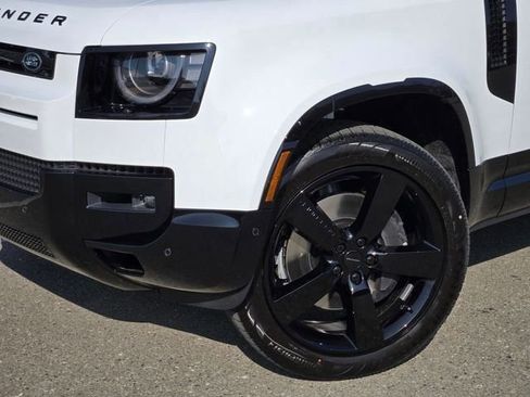 Used 2026 Land Rover Defender 110 X-Dynamic SE image 6