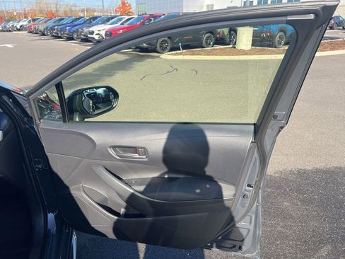 Used 2025 Toyota Corolla LE image 40