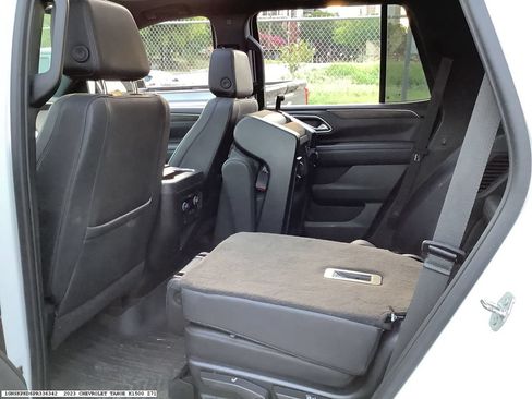 Used 2023 Chevrolet Tahoe Z71 w/ Luxury Package AWD/4WD image 13