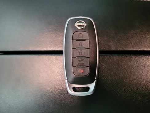 Used 2024 Nissan Rogue SV image 32