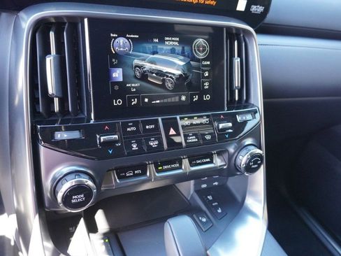 Used 2025 Lexus LX 700h Overtrail image 12