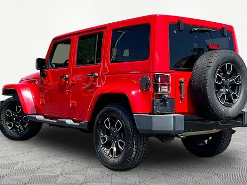 Used 2018 Jeep Wrangler Unlimited Sahara AWD/4WD image 4