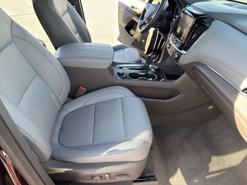 Used 2020 Chevrolet Traverse LT w/ LT Premium Package image 34