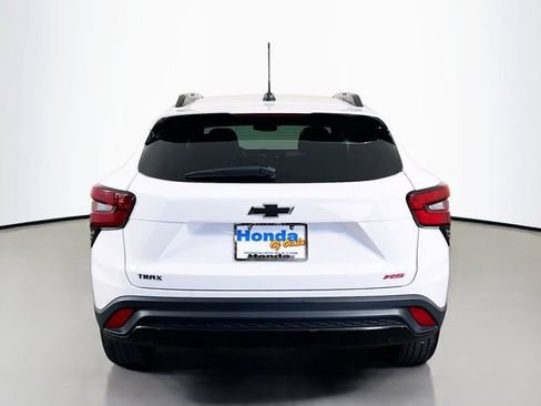 Used 2024 Chevrolet Trax RS w/ Sunroof Package image 8