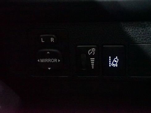 Used 2017 Toyota RAV4 LE image 22