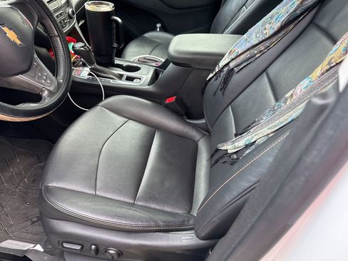 Used 2020 Chevrolet Equinox LT w/ Sport Edition image 5