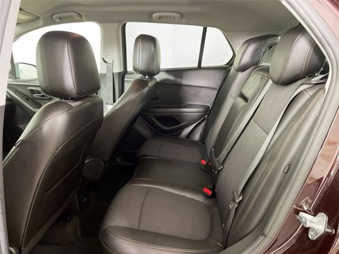 Used 2022 Chevrolet Trax LT w/ LT Convenience Package AWD/4WD image 11