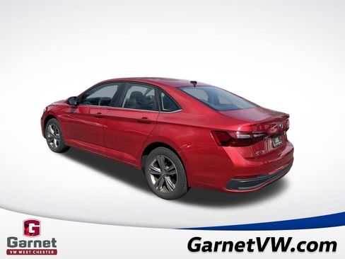Used 2023 Volkswagen Jetta SE w/ Panoramic Sunroof Package image 3