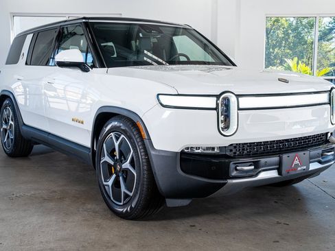 Used 2023 Rivian R1S Adventure image 4