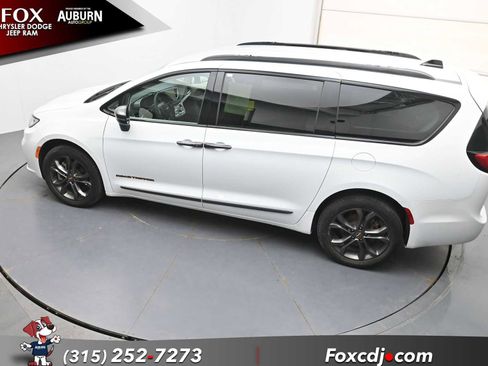 Used 2023 Chrysler Pacifica Touring-L w/ Road Tripper Package AWD/4WD image 30