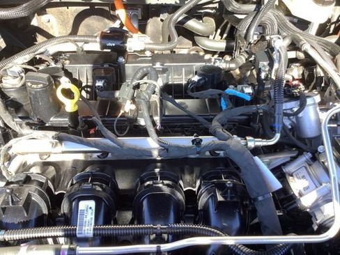 Used 2021 Ford Escape SE w/ SE Sport Appearance Package image 14