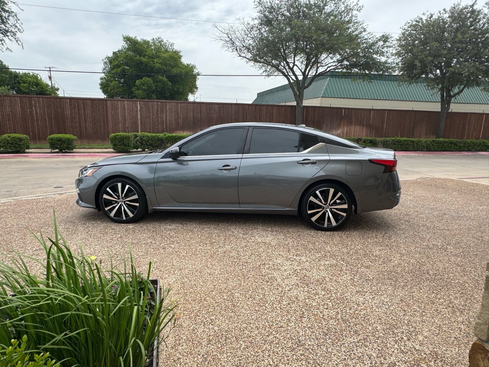 Used 2022 Nissan Altima 2.5 SR FWD image 11