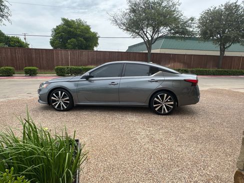 Used 2022 Nissan Altima 2.5 SR FWD image 11