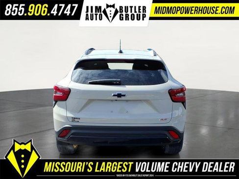 New 2026 Chevrolet Trax RS w/ Sunroof Package FWD image 5