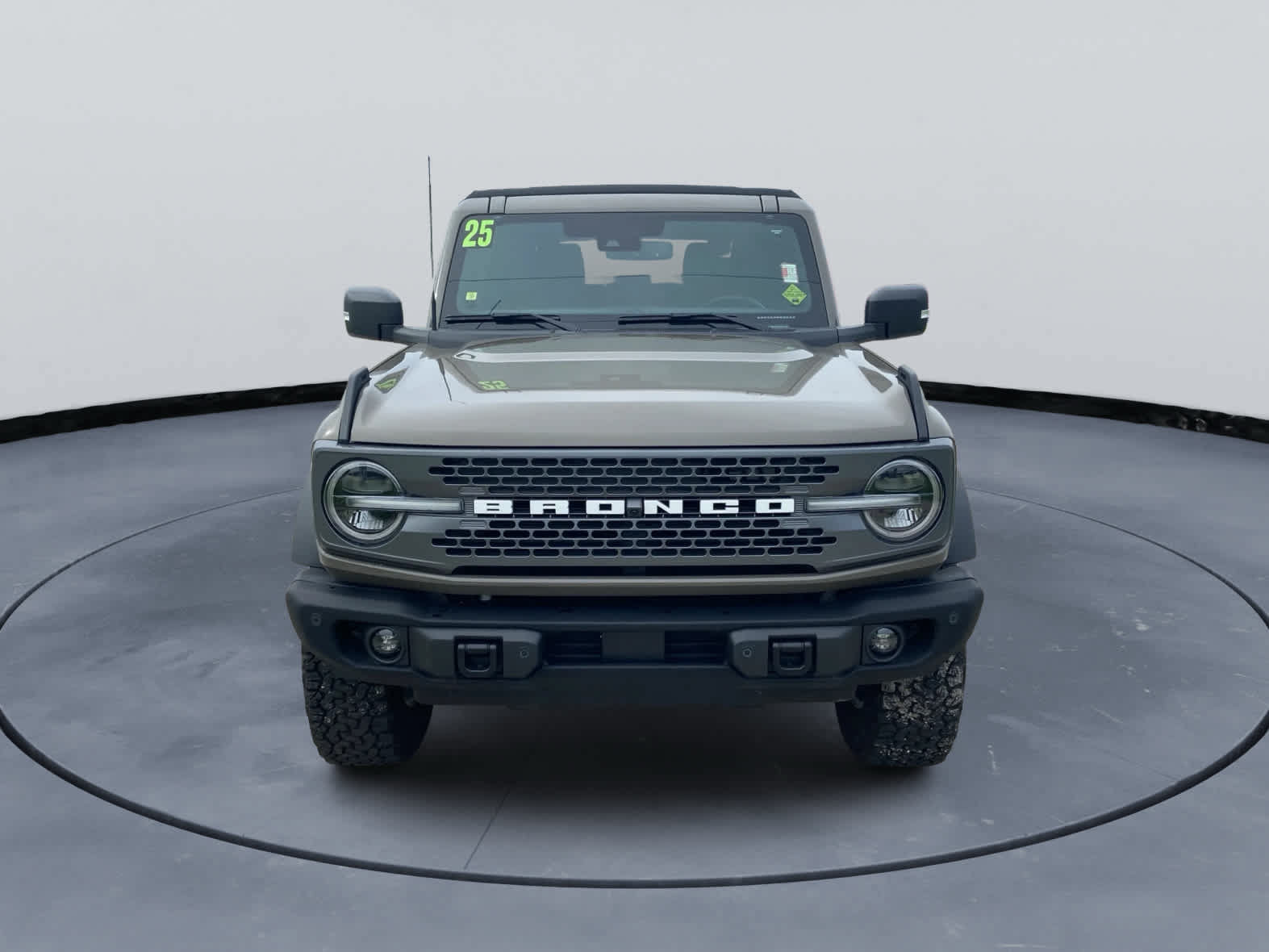Used 2025 Ford Bronco Badlands AWD/4WD image 2