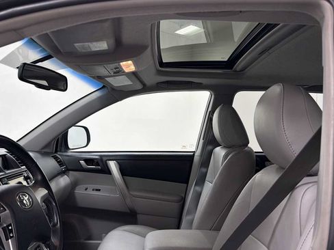 Used 2013 Toyota Highlander SE AWD/4WD image 24