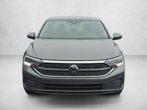 Used 2024 Volkswagen Jetta SE image 2