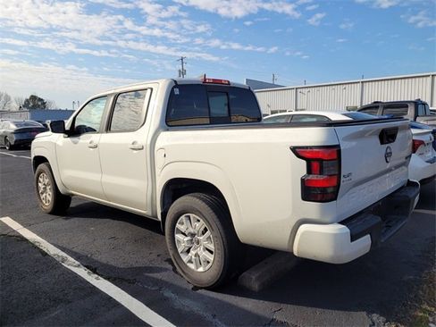 Certified 2022 Nissan Frontier SV image 5