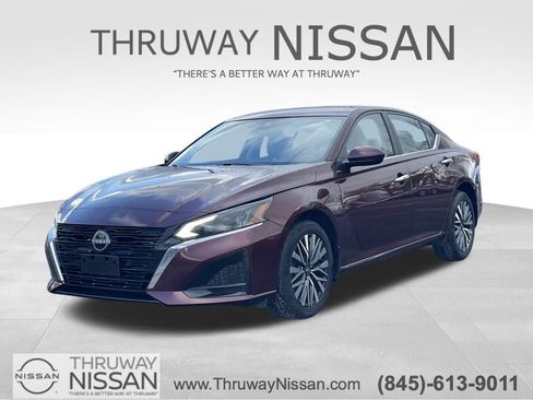 Certified 2023 Nissan Altima 2.5 SV image 1