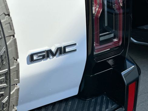 Used 2025 GMC Hummer EV 3X w/ LPO, Cargo Utility Package image 33